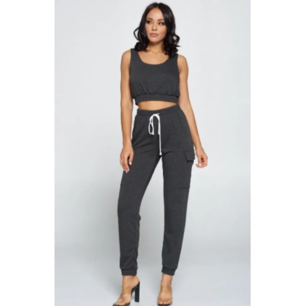NWT Black Sleeveless Cropped Top & Jogger Pants Activewear Ebony Set